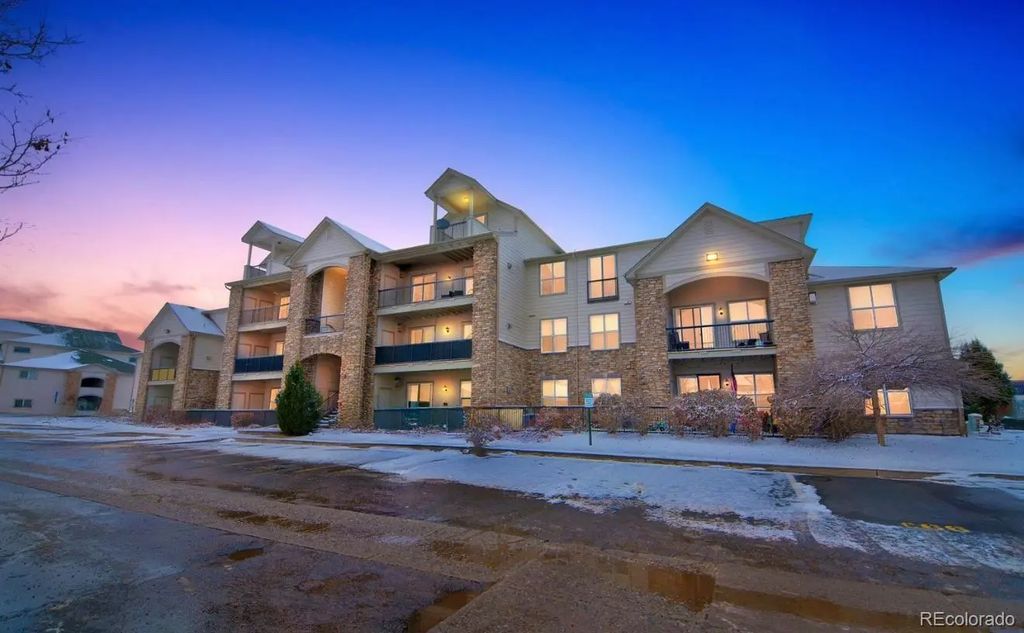 7222 S Blackhawk Street 206, Aurora