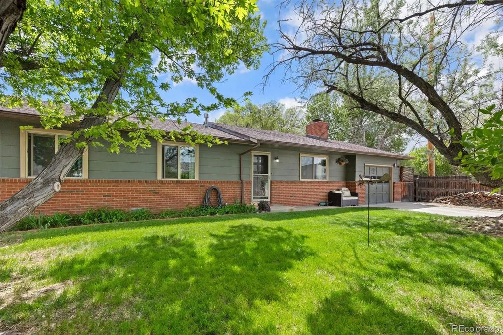 325 & 325 1/2 E 11th Street, Salida