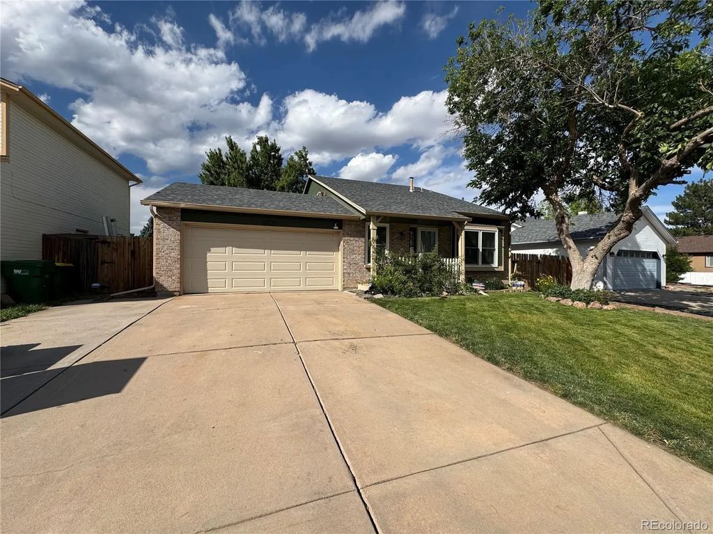 19727 E Oxford Drive, Aurora