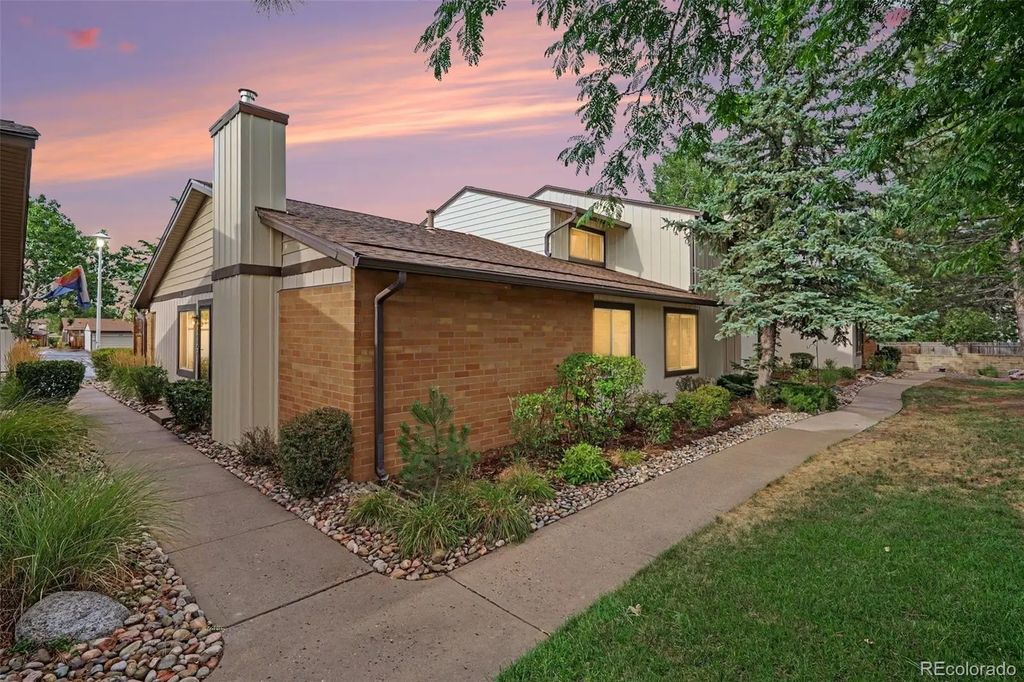 3772 S Mission Parkway A, Aurora