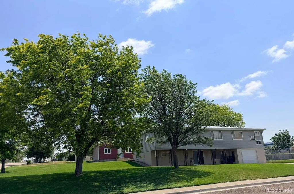 166 3rd Avenue, Deer Trail