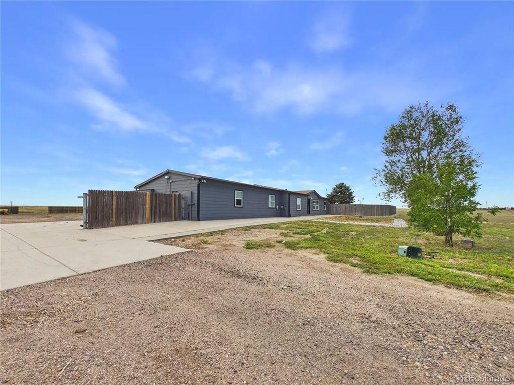 8860 Highway 79, Bennett