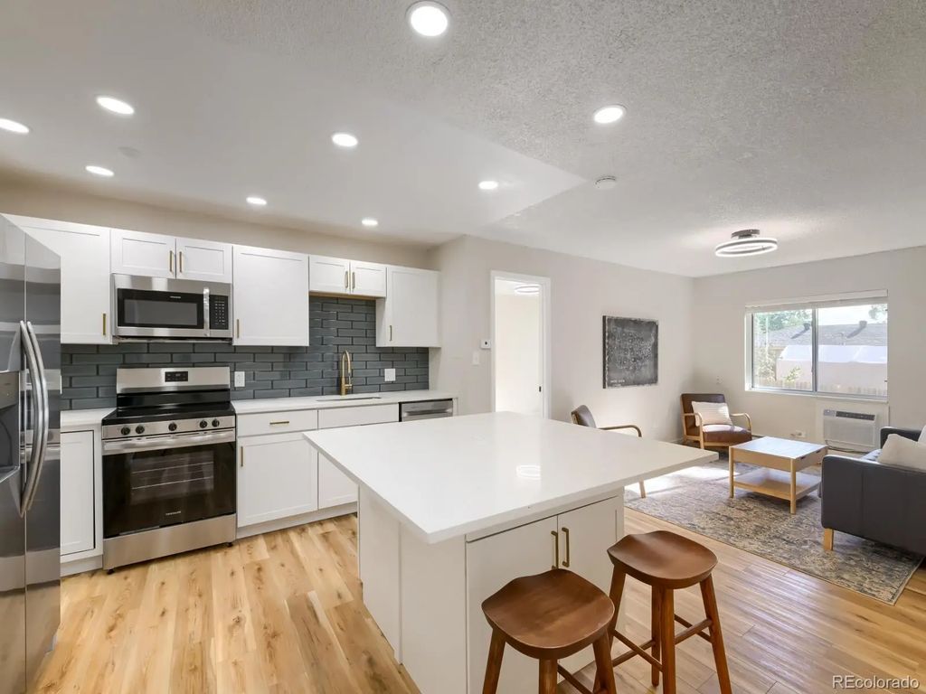 707 W 96th Avenue 9, Denver