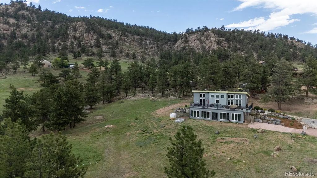 1404 Rowell Drive, Lyons
