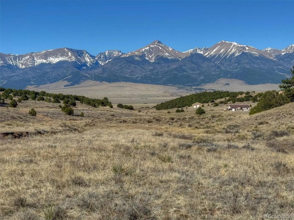 885 Crow Road, Westcliffe