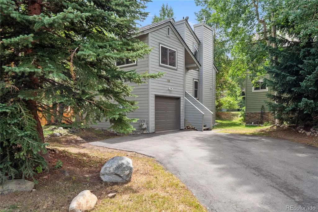 723 Hunters Circle, Frisco