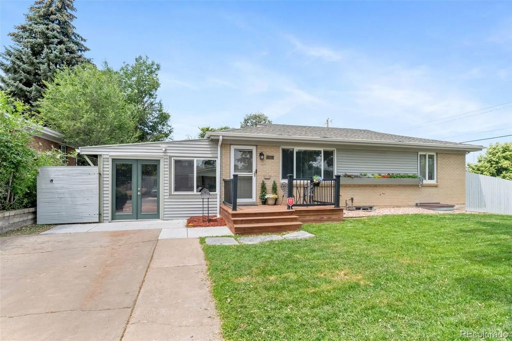 995 Ironton Street, Aurora