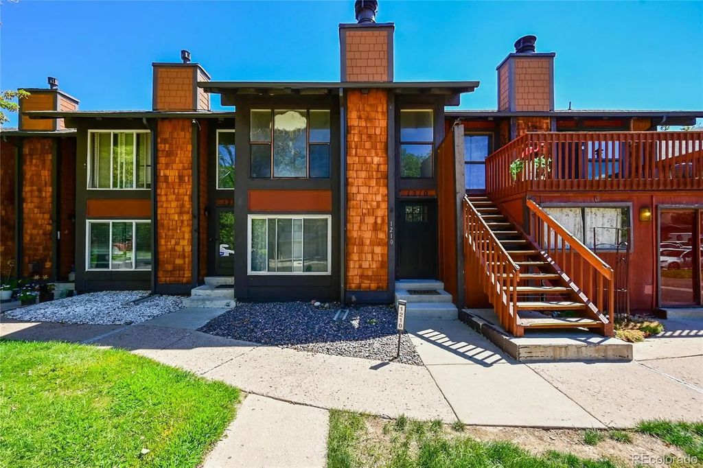 1210 S Carson Way, Aurora