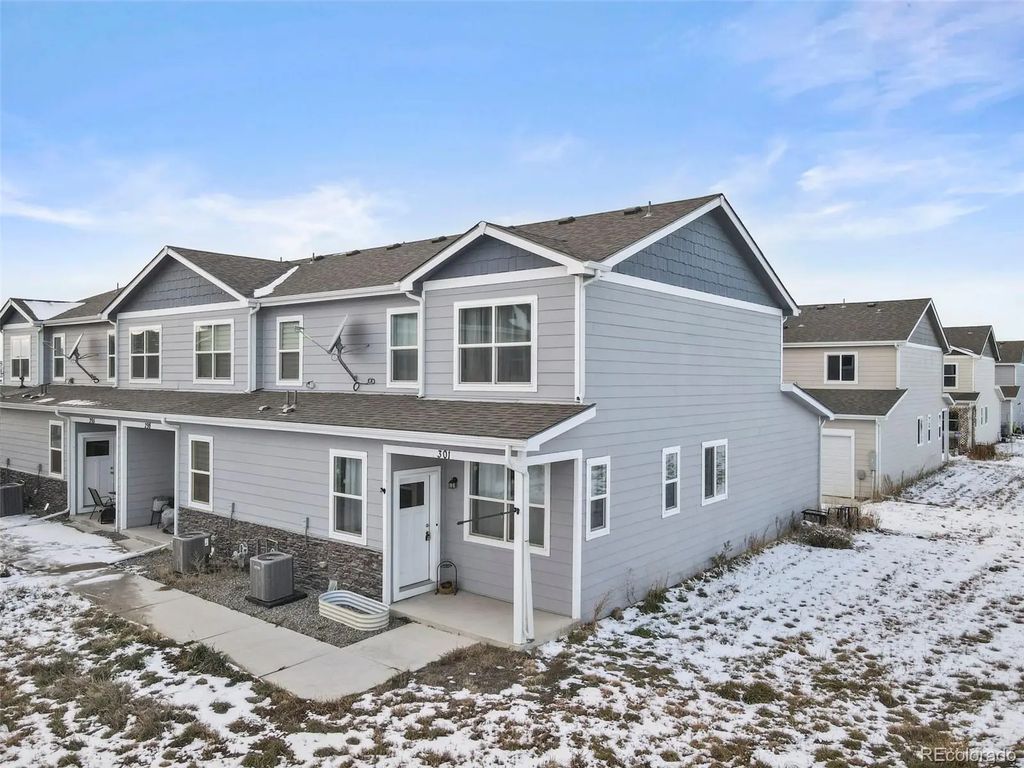 301 S 4th Court, Deer Trail