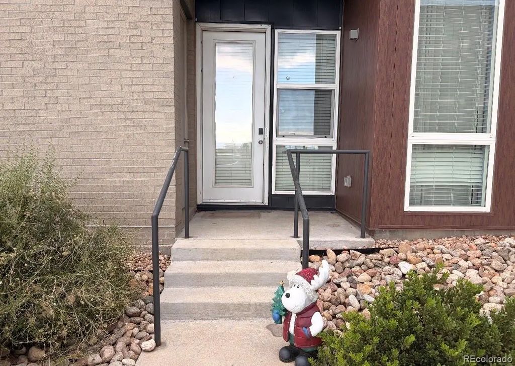 8475 E 36th Avenue 131, Denver