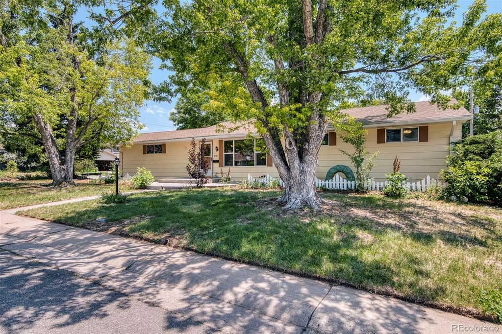 8584 E Briarwood Place, Centennial