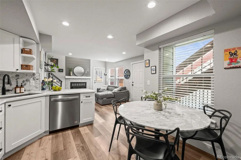 932 S Dearborn Way 11, Aurora