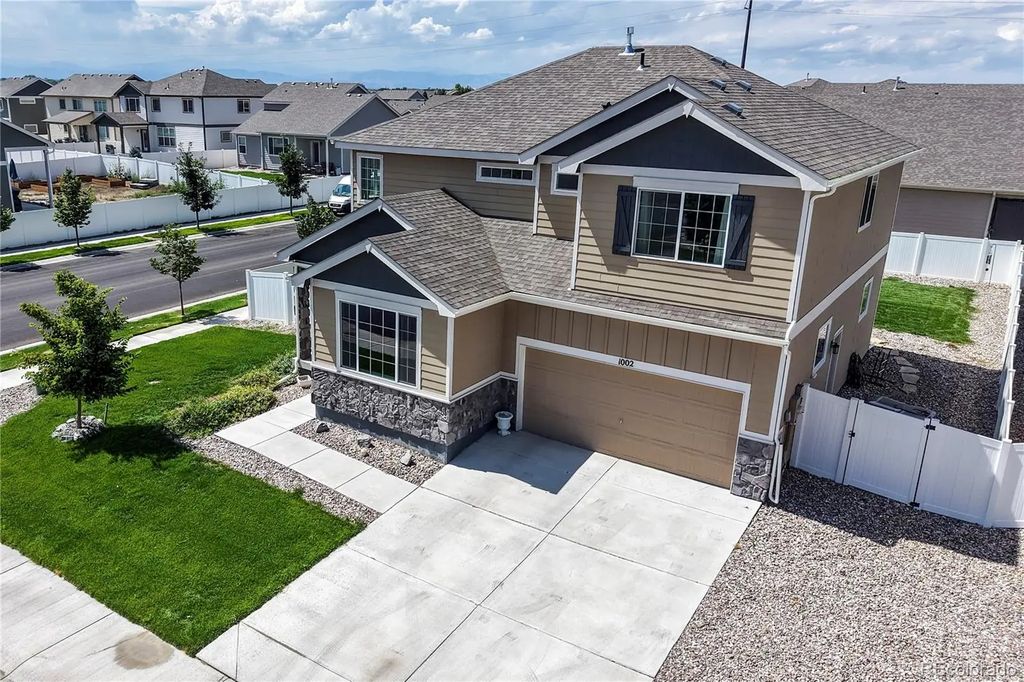 1002 Maplebrook Drive, Windsor
