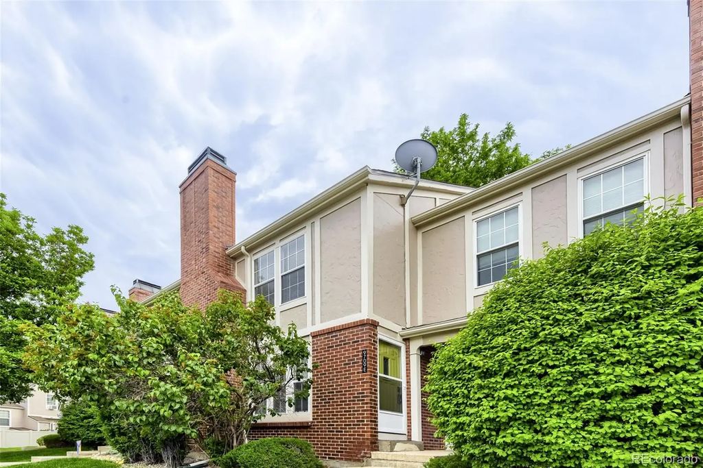9709 W Chatfield Avenue E, Littleton
