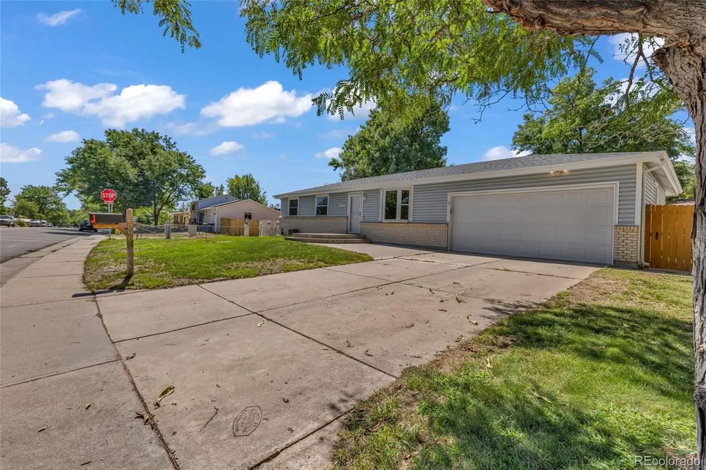 16298 E Bates Drive, Aurora
