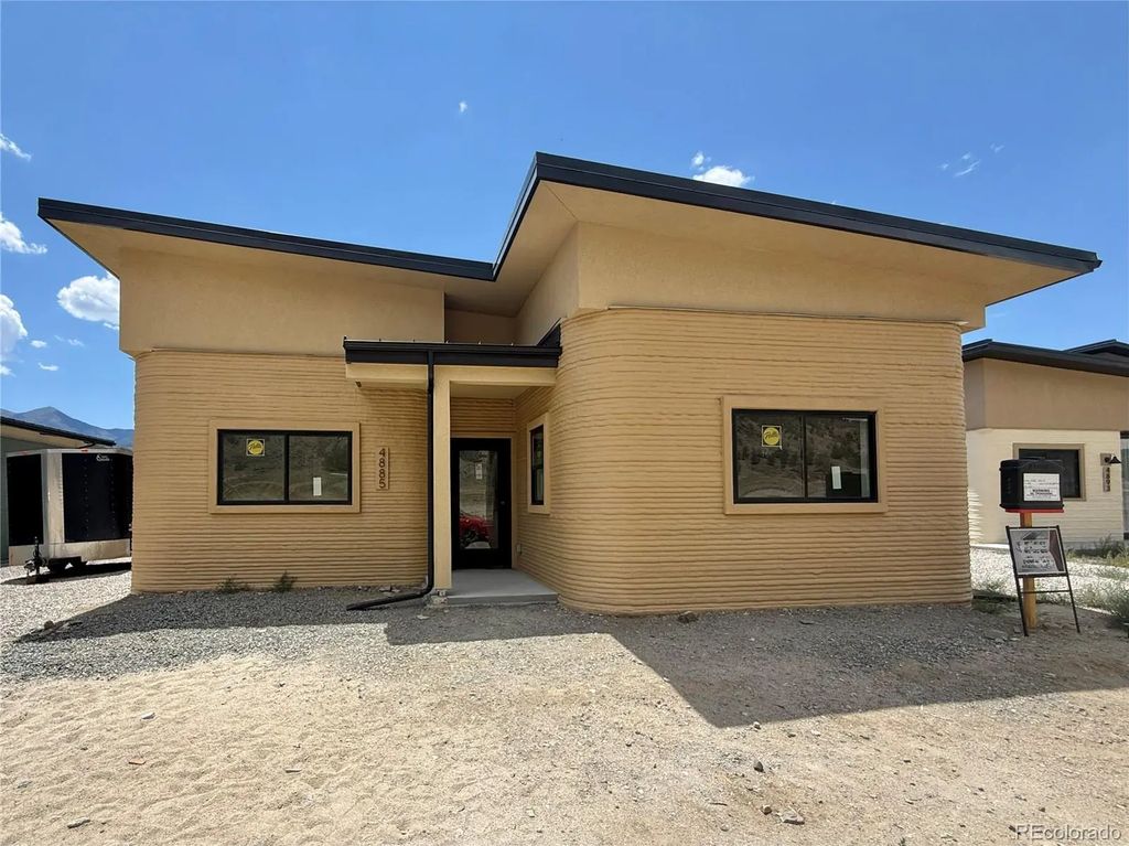 4885 Main Street, Salida
