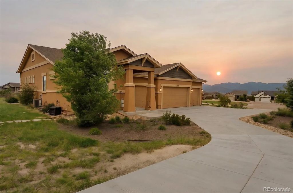 3729 Floating Cloud Court, Colorado Springs