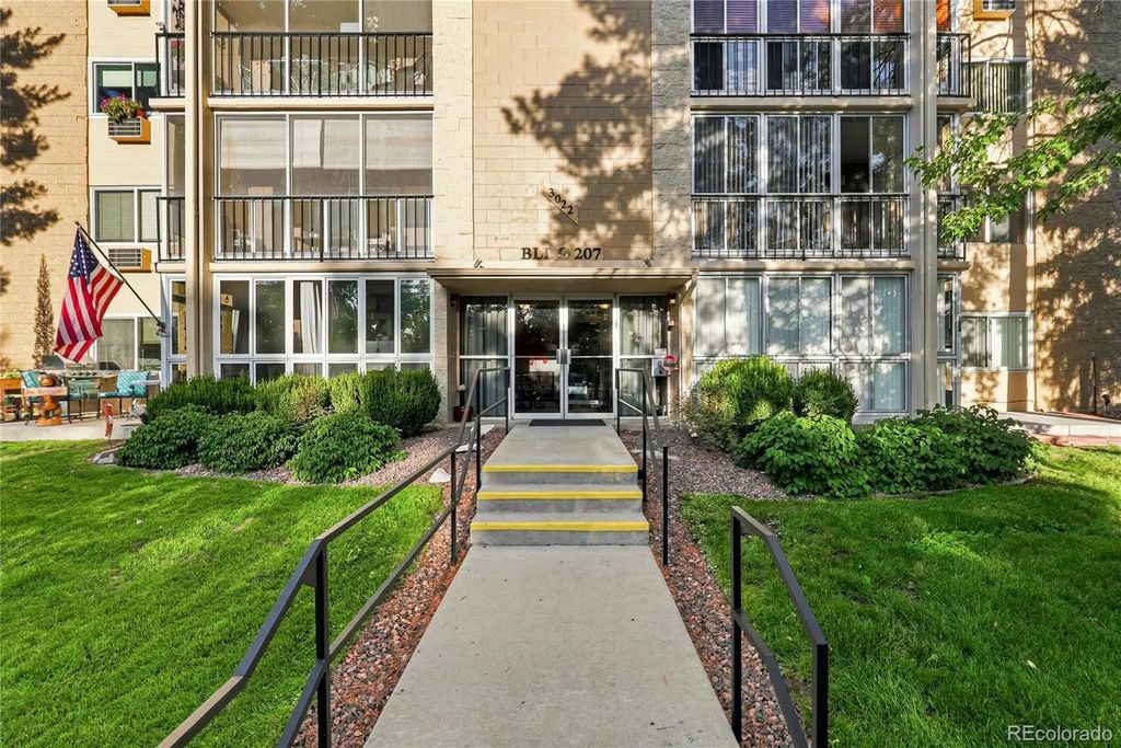 3022 S Wheeling Way 203, Aurora