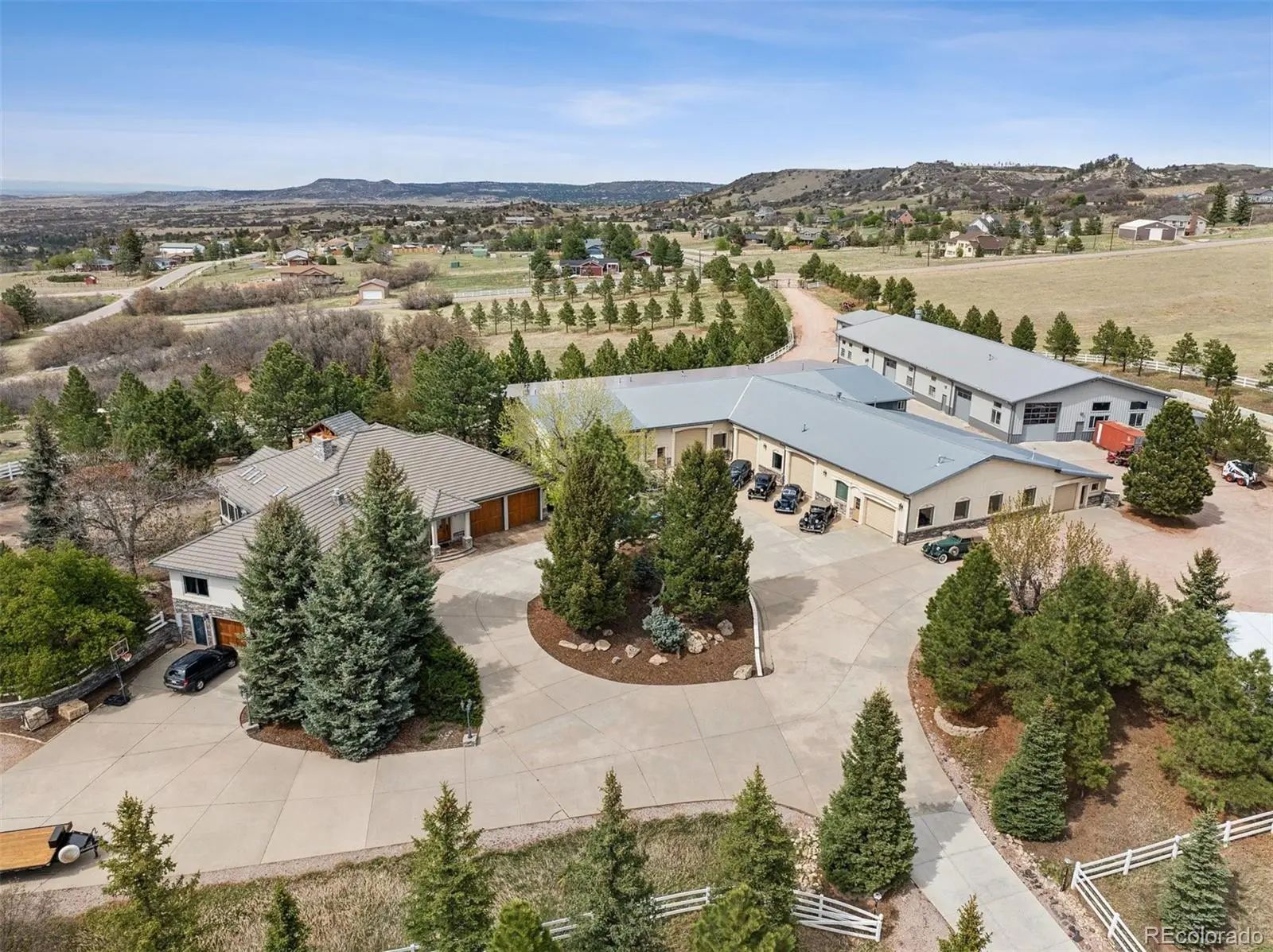 Commercial Sale Real Estate for Sale located in the neighborhood of , in the city of , 