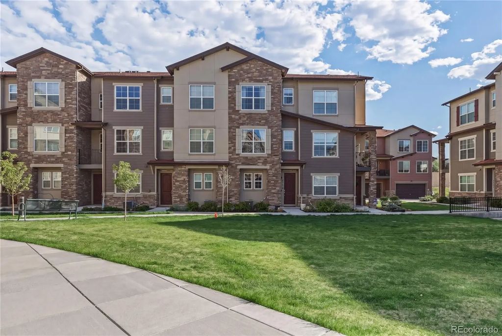 2275 Santini Trail E, Littleton