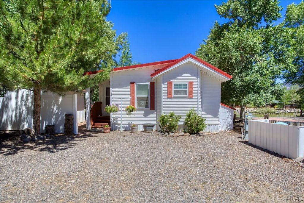 43 Dennette Lane, South Fork