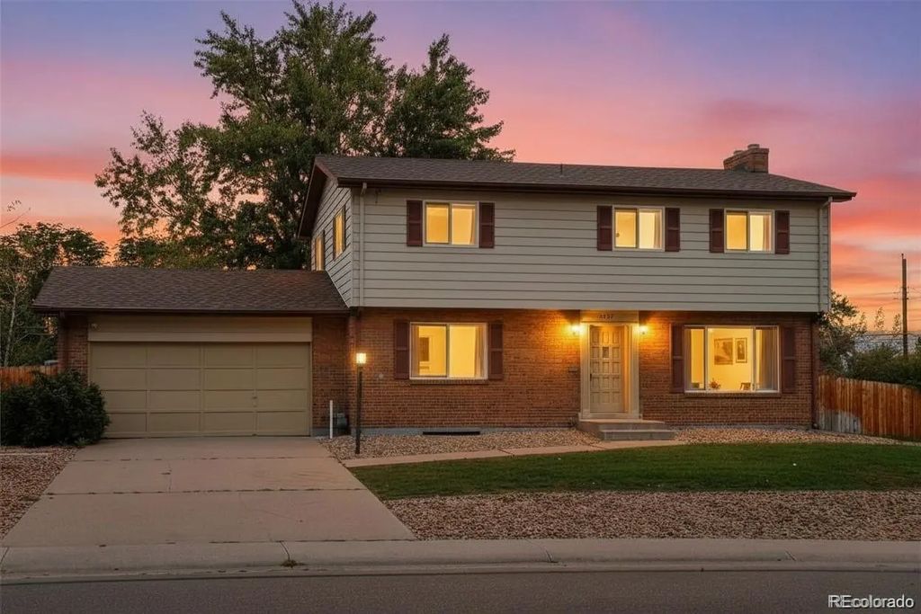 2155 E Noble Place, Centennial