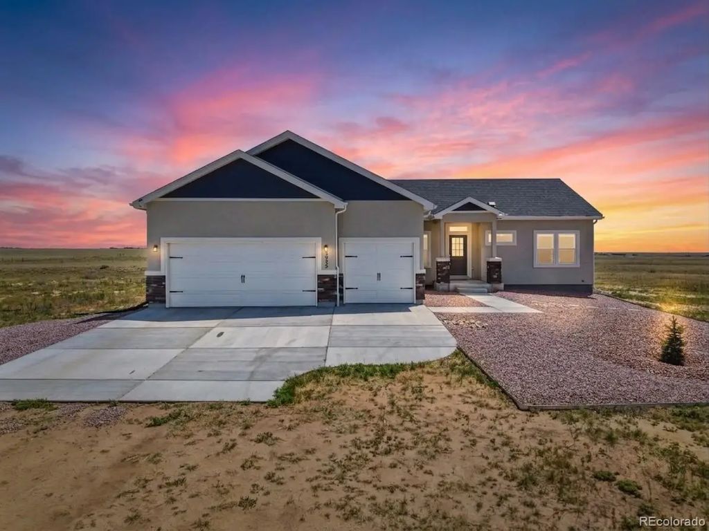 3955 N Yoder Road, Yoder