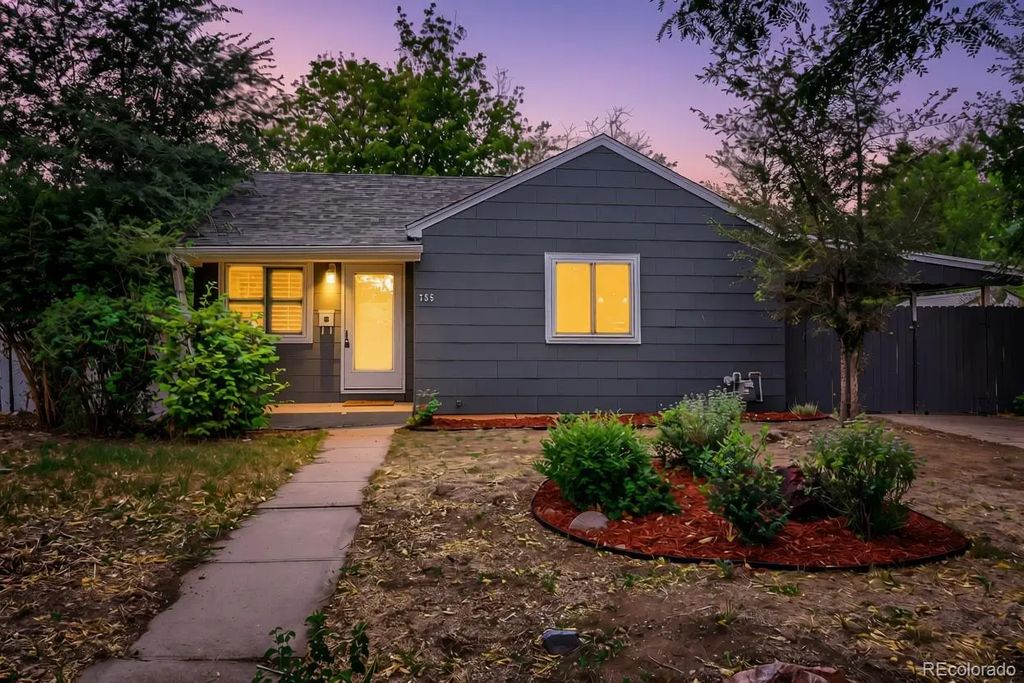 755 Newark Street, Aurora