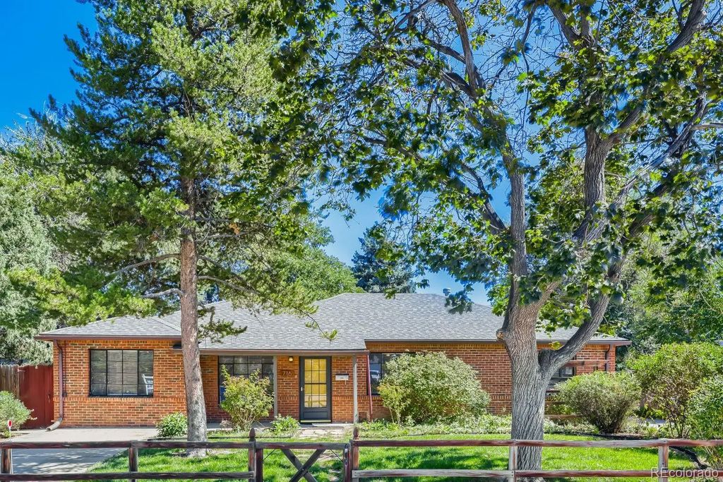 716 Scranton Court, Aurora