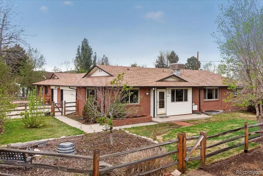 2303 Iris Street, Lakewood
