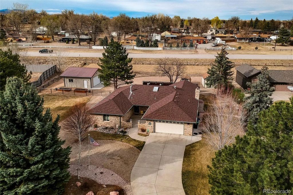 2806 Lake Park Way, Longmont