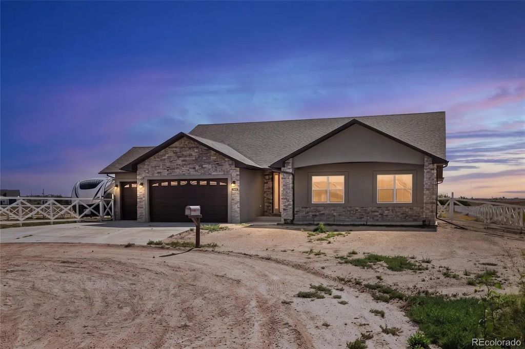 1180 N Saddle Ridge Lane, Pueblo