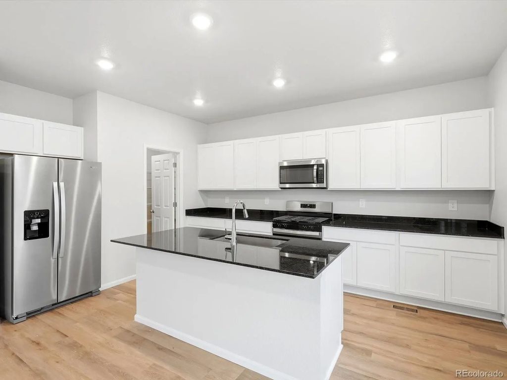 6902 Quail Avenue, Firestone