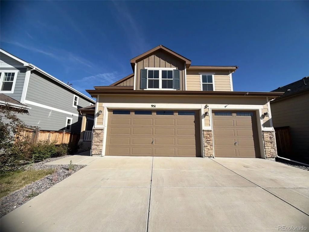 951 N Vandriver Way, Aurora