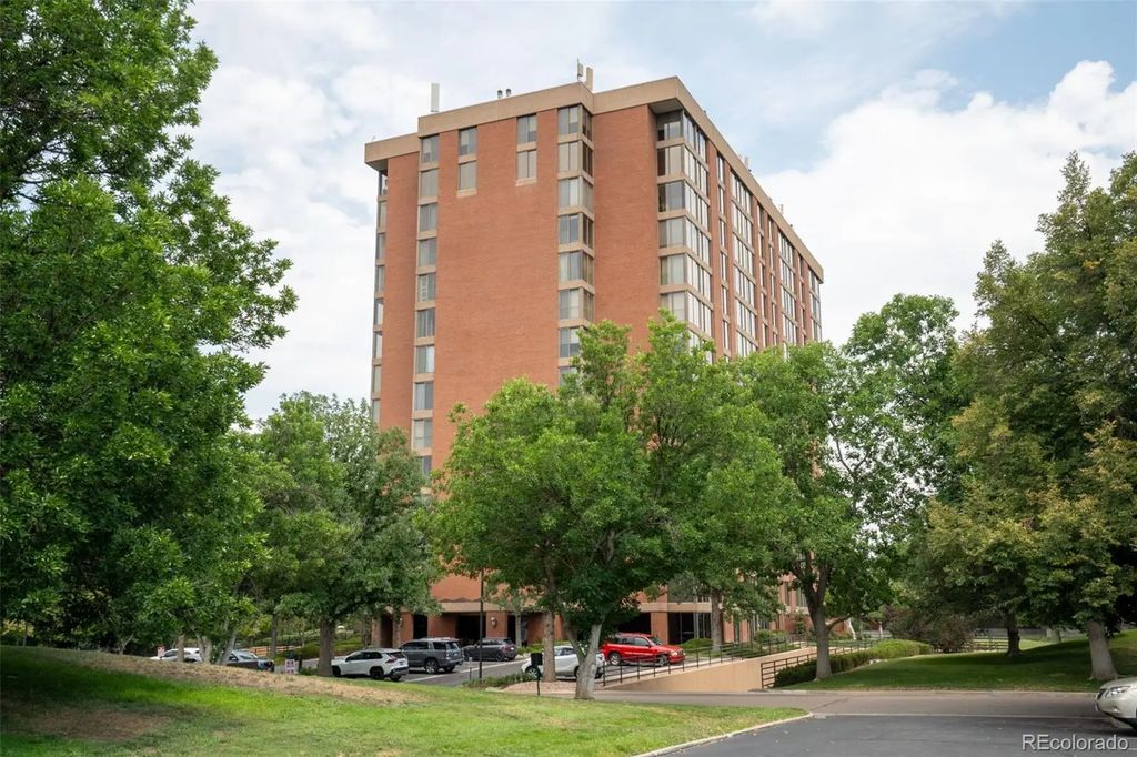 1900 E Girard Place 806, Englewood