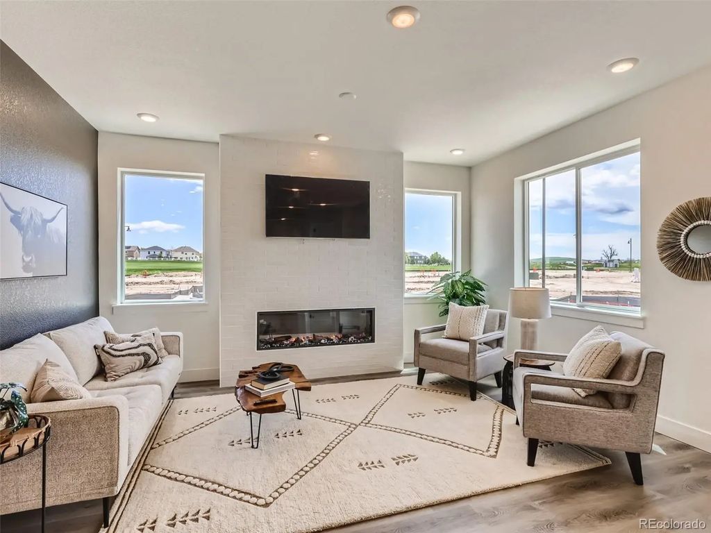 1203 S Algonquian Street, Aurora