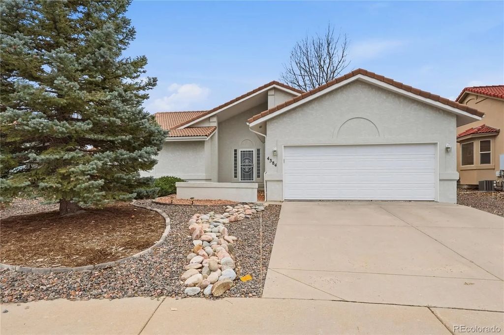 4384 Las Lunas Court, Castle Rock