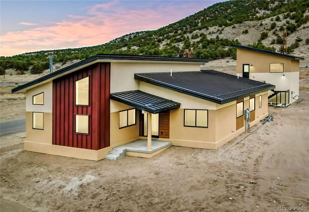 4998 Main Street, Salida