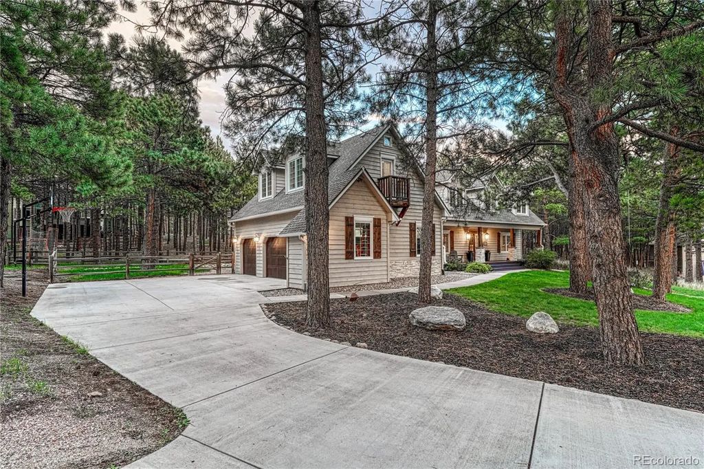 165 King Arthurs Knoll, Monument