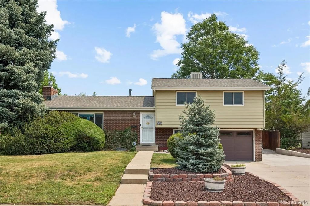 686 Elkhart Street, Aurora