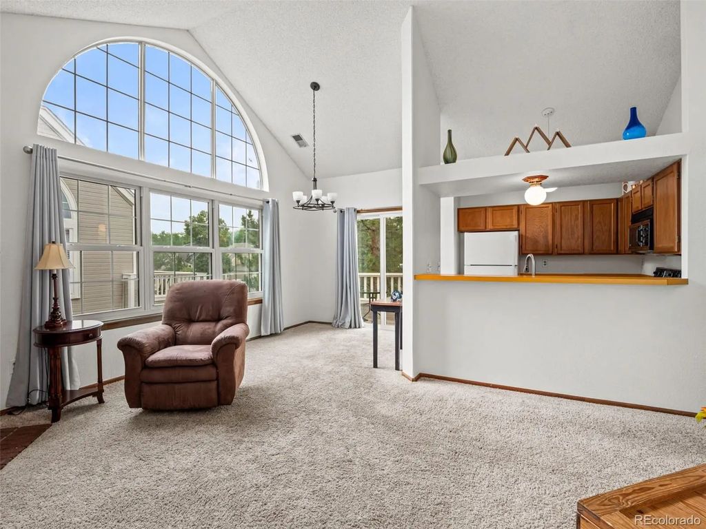 5725 W Atlantic Place 305, Lakewood
