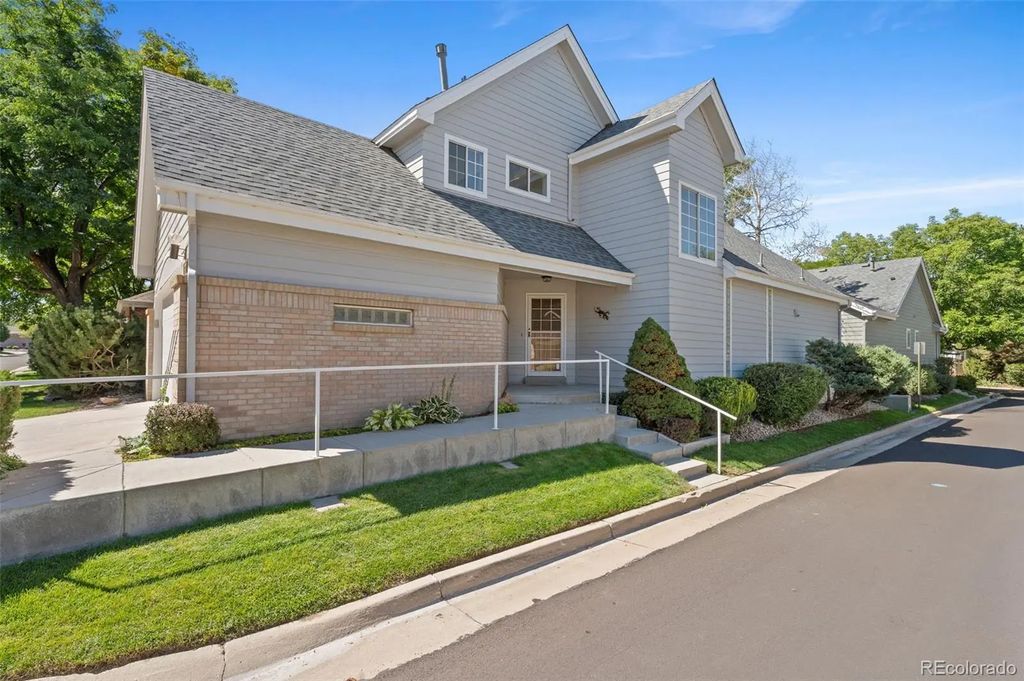 2215 S Kenton Street, Aurora