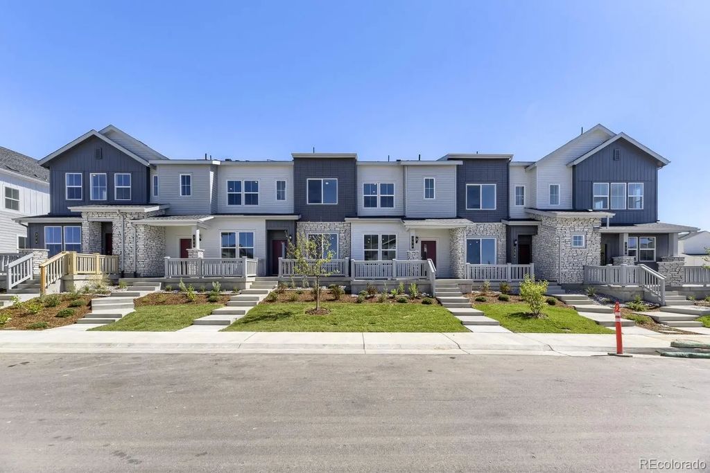 366 N Bersshine Court, Watkins
