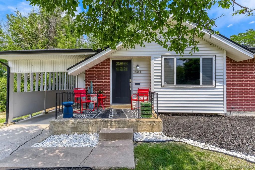 2555 E Maplewood Avenue, Littleton