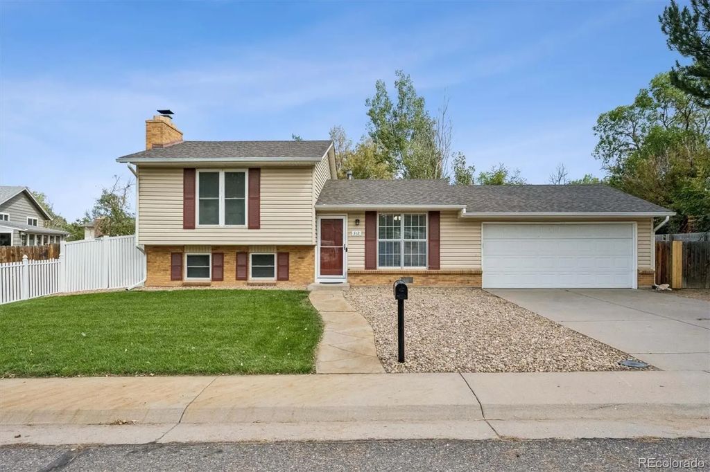 312 S 26th Avenue, Brighton