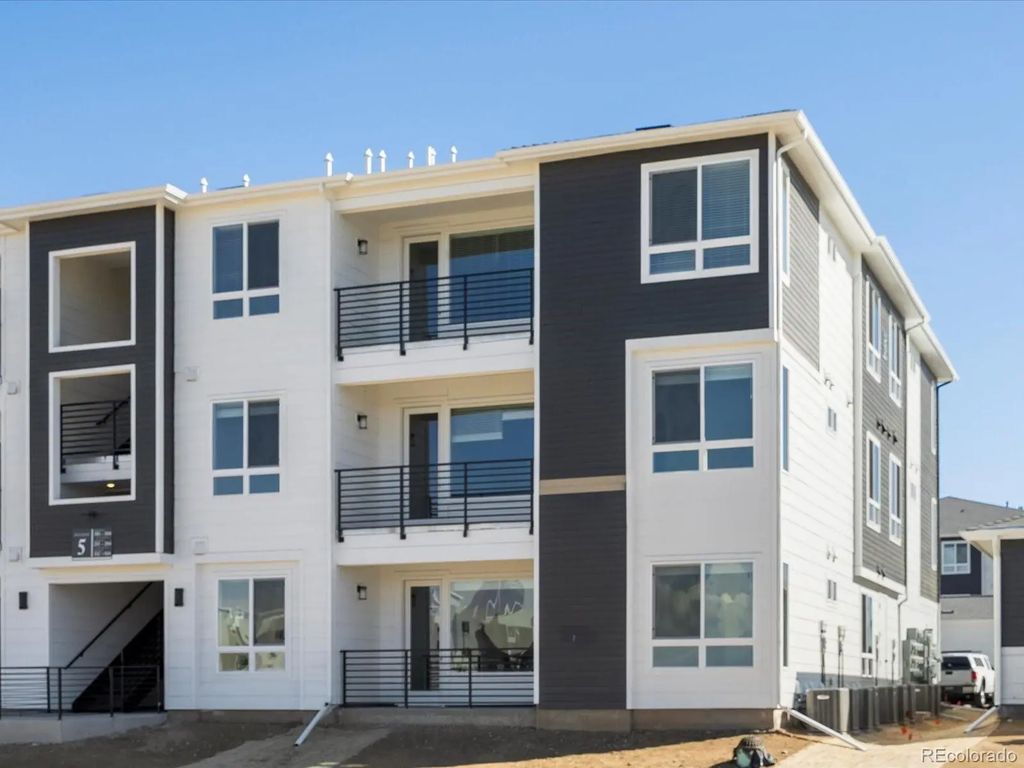 6153 N Ceylon Street 302, Denver