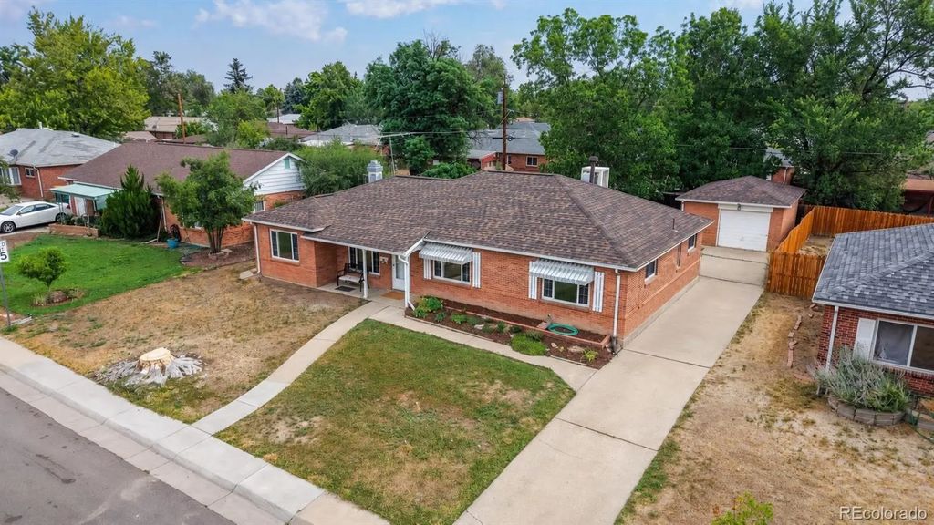 820 Tucson Street, Aurora