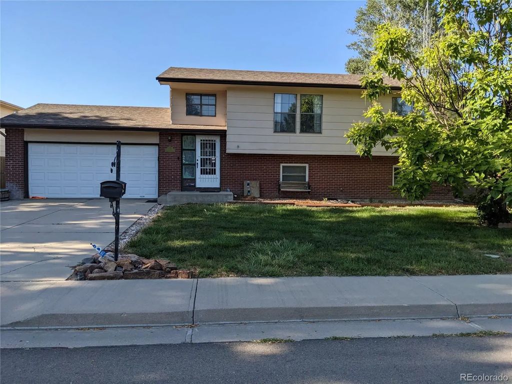 911 Pawnee Avenue, Fort Morgan