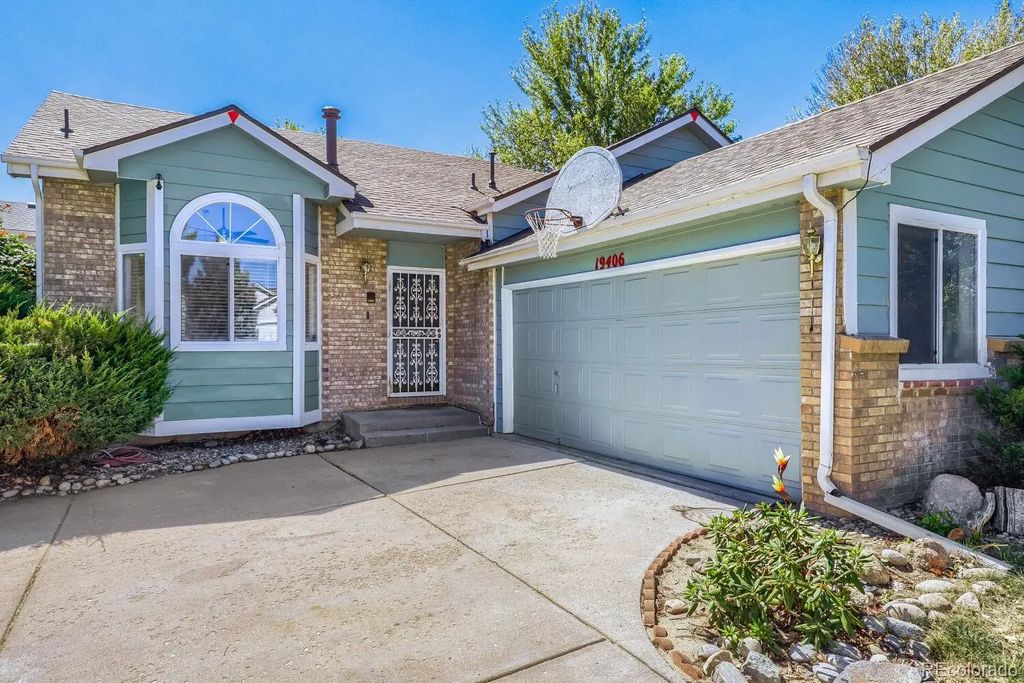 19406 E 45th Avenue, Denver