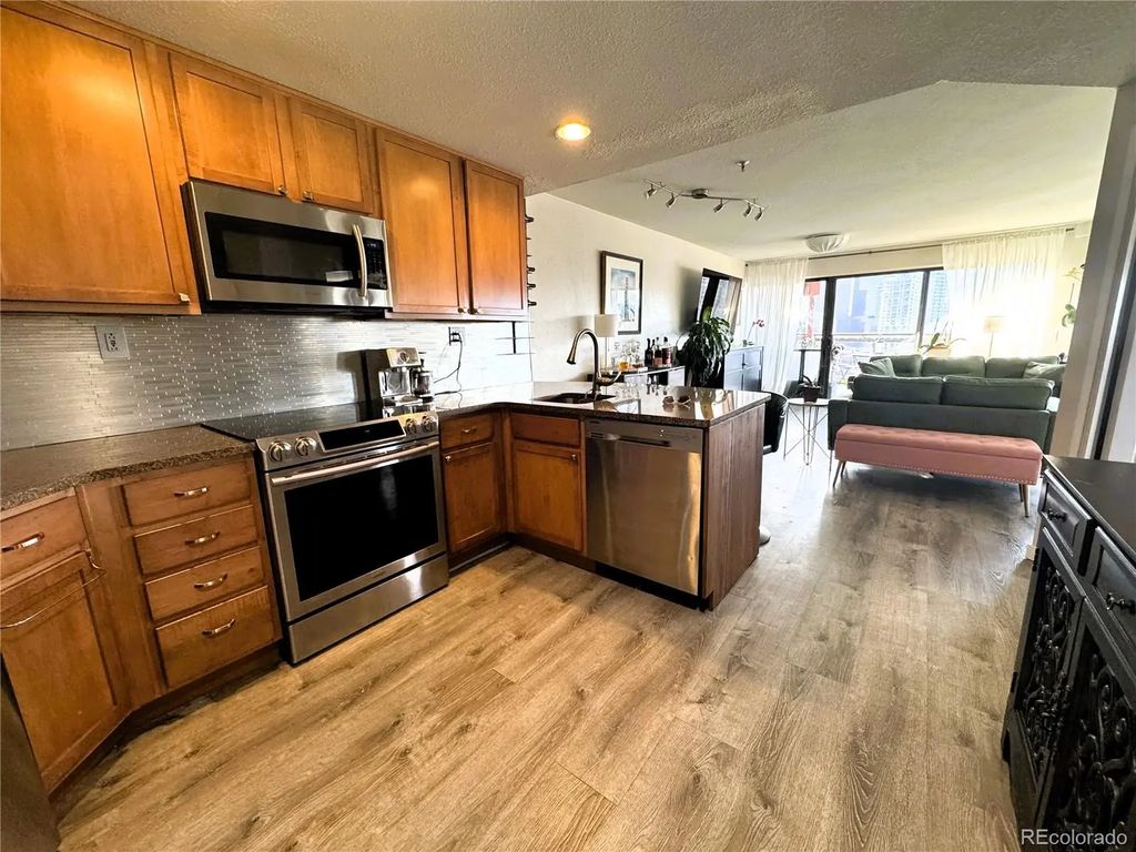 100 Park Avenue 1201, Denver